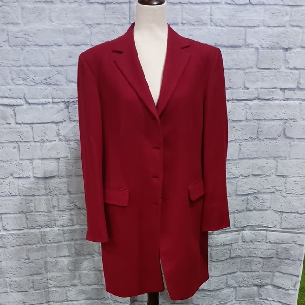 Red Blazer with Notched Lapels and Structured Shoulders